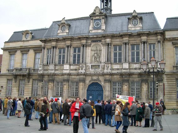  manifestation devant l'Hôtel de Ville
